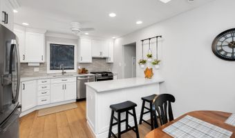 749 Park Ave, Belford, NJ 07718