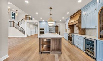 690 Club Dr W, Aurora, OH 44202