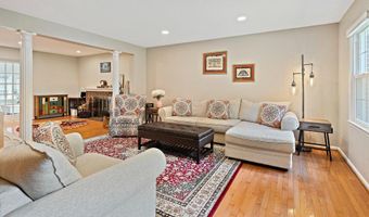 9220 BURNETTA Dr, Annandale, VA 22003