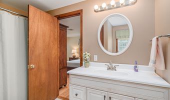 7 Side Hill Ln, Danbury, CT 06810