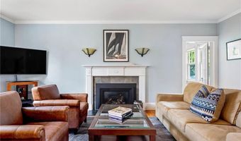 27 Cranston Ave, Newport, RI 02840