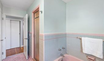 71 Primrose Hill Rd, Barrington, RI 02806