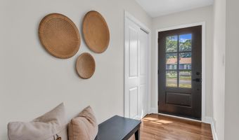 11 W Park Ave, Belford, NJ 07718