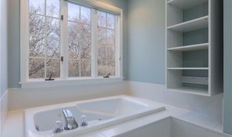 38 Kristen Ln, North Kingstown, RI 02852