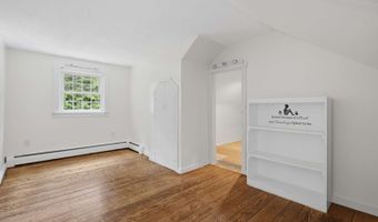 16 Ramblewood Dr, Branford, CT 06405