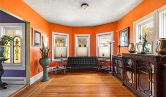 48 Wollaston St, Cranston, RI 02910