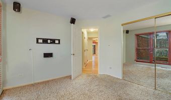 2060 N Charter Point Dr, Arlington Heights, IL 60004