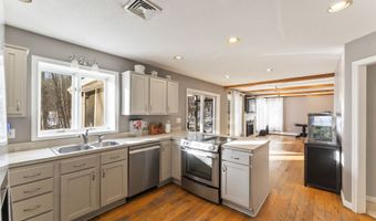 704 Cherry Brook Rd, Canton, CT 06019