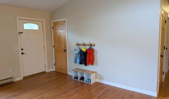 99 Yankee Ave, Bangor, ME 04401