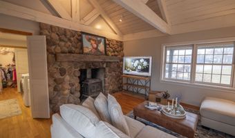 8716 FOUNTAIN GROVE Rd, Amherst, WI 54406