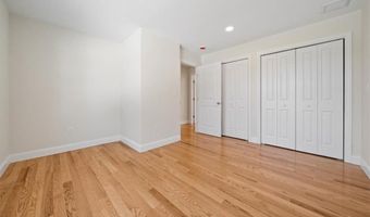 7 Betsey Williams Dr, Warwick, RI 02889
