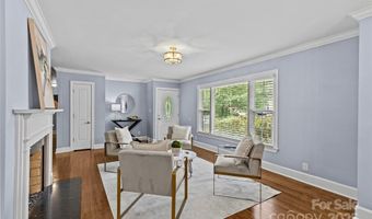 2538 Arnold Dr E, Charlotte, NC 28205