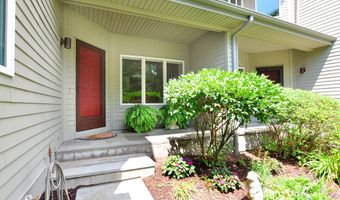11 Templeton Ct 11, Avon, CT 06001
