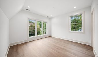 2133 N OAKLAND St, Arlington, VA 22207