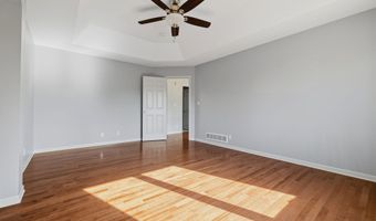 4002 Edgewater Dr, Ames, IA 50010