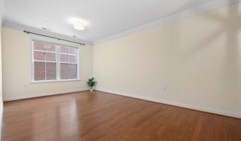 2101 N MONROE St 213, Arlington, VA 22207