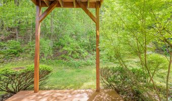 95 Chestnut St APT I, Bethel, CT 06801