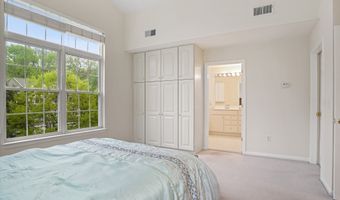 4 Cambridge Dr 4, Danbury, CT 06811