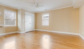 9 S Ridge Ave, Arlington Heights, IL 60005
