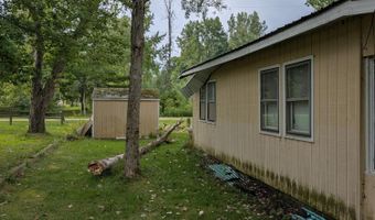 4233 Swan Lake Dr, Allegan, MI 49010