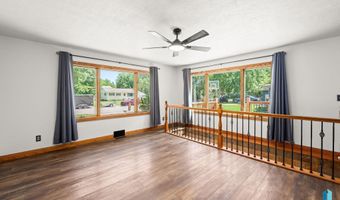 201 S 5th Ave, Brandon, SD 57005