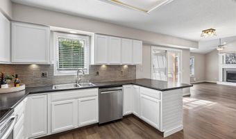 206 NW Ridgeline Dr, Ankeny, IA 50023