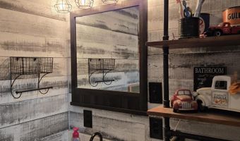 651 W Pearl St, Aurora, MO 65605