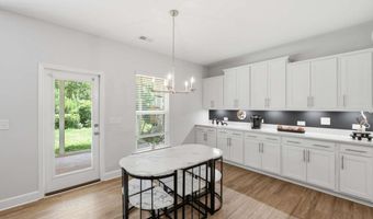 669 Fairway Dr, Acworth, GA 30101