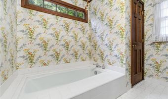 3609 Hermitage Dr, Berkeley Lake, GA 30096