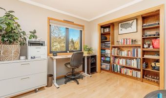 408 N Oak Ridge Rd, Brandon, SD 57005