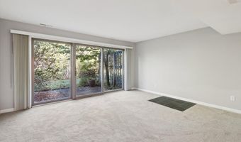 747 Peninsula Ct, Ann Arbor, MI 48105