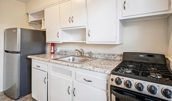 2040 N VERMONT St 105, Arlington, VA 22207