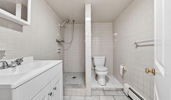 28 Willow St, Bayonne, NJ 07002
