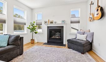 1 Melinda Ct, Bayville, NJ 08721