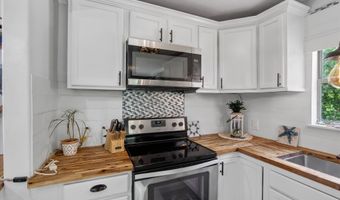 309 Beverly St, Bay St. Louis, MS 39520