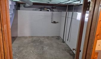 101 W Givens St, Abingdon, IL 61410