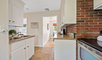 366 Maple Ave, Old Saybrook, CT 06475