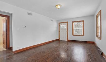 2218 Lee Dr, Akron, OH 44306