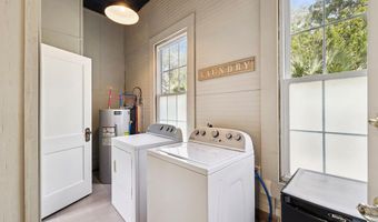 107 Ave B, Apalachicola, FL 32320
