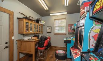 364 E 1600 Rd, Baldwin City, KS 66006