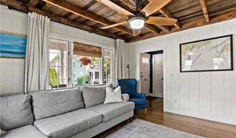 8 Lincoln Ave, Bristol, RI 02809