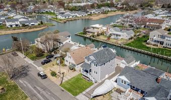 25 Cape Rd, Amityville, NY 11701