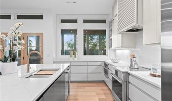 609 SW 4th St, Bentonville, AR 72712