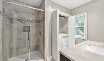 2327 Donald St, Ames, IA 50014