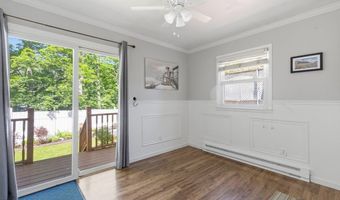 11 Freeman Rd, Albany, NY 12208