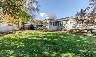 17 Woodview Dr, Cranston, RI 02920