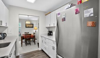 8 CANTERBURY Sq 304, Alexandria, VA 22304