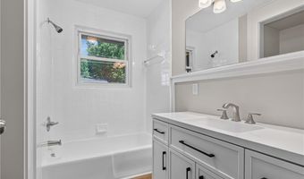 128 Englewood Dr, Archdale, NC 27263