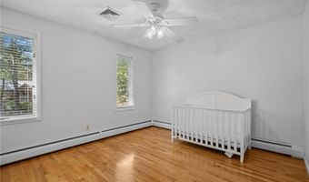 24 GREENWOOD Ln, Lincoln, RI 02865