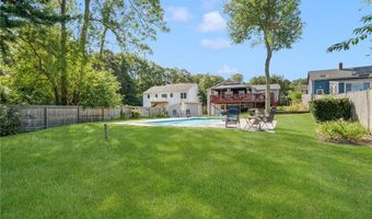 5 Versailles St, Cranston, RI 02920